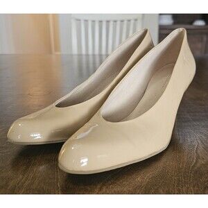 COACH Nude Tan Patent Leather Heels Women's 7.5 Pumps
